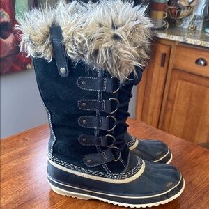 Sorel Joan of Arctic Boots - Size 9